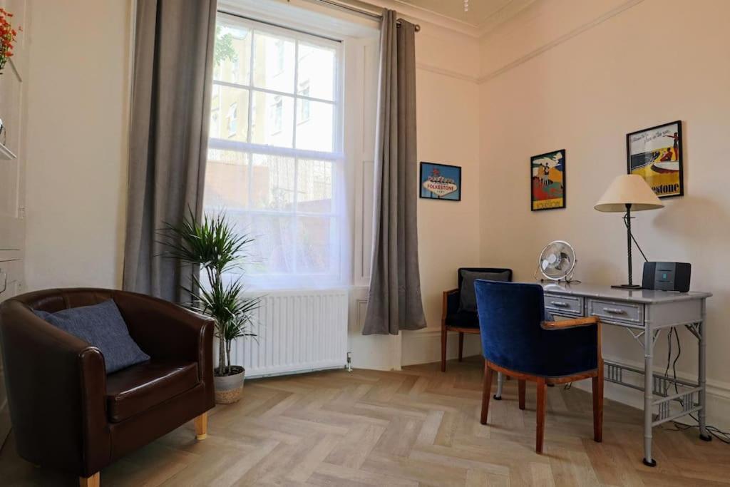 4 Bed Home 3 Mins From Harbour + Sandy Beach Фолькустоун Экстерьер фото