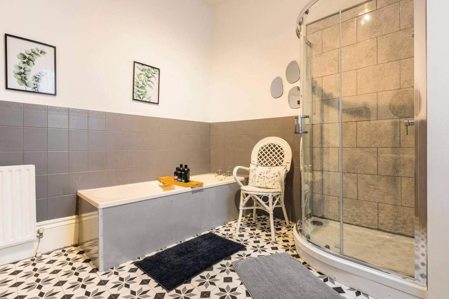4 Bed Home 3 Mins From Harbour + Sandy Beach Фолькустоун Экстерьер фото