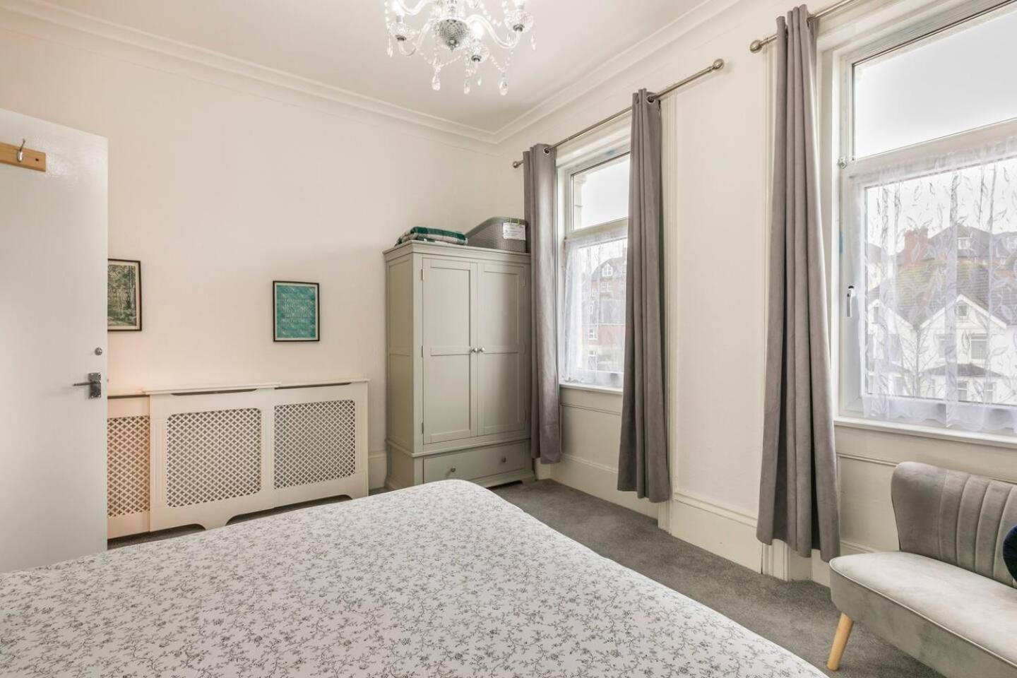 4 Bed Home 3 Mins From Harbour + Sandy Beach Фолькустоун Экстерьер фото