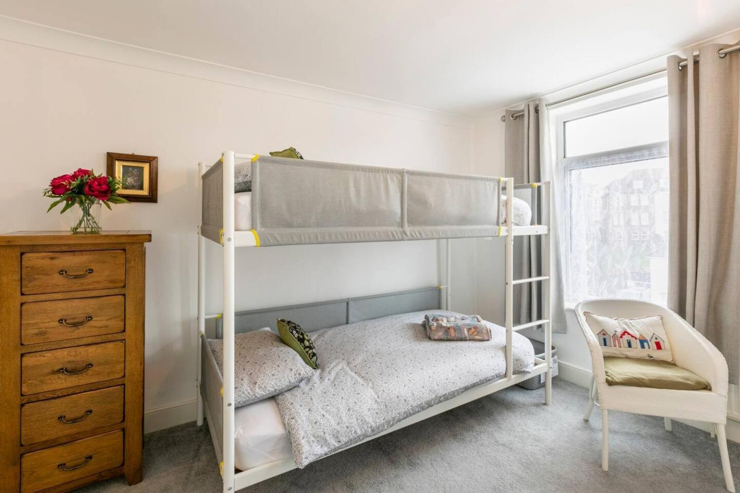 4 Bed Home 3 Mins From Harbour + Sandy Beach Фолькустоун Экстерьер фото
