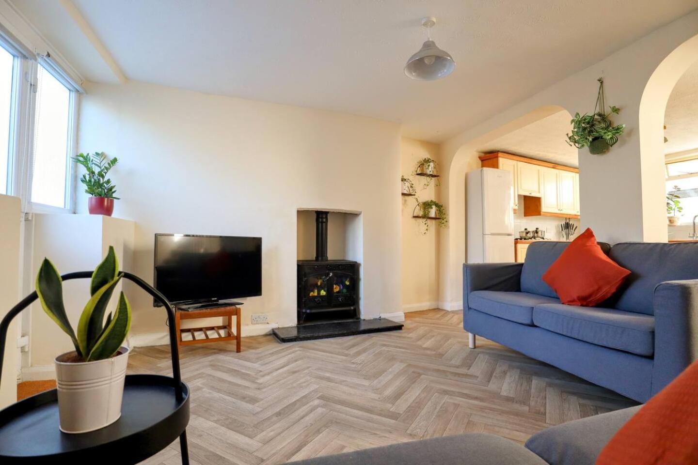 4 Bed Home 3 Mins From Harbour + Sandy Beach Фолькустоун Экстерьер фото