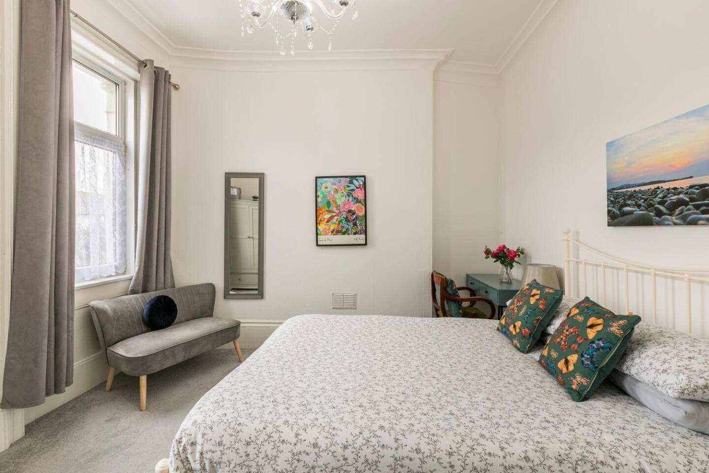 4 Bed Home 3 Mins From Harbour + Sandy Beach Фолькустоун Экстерьер фото