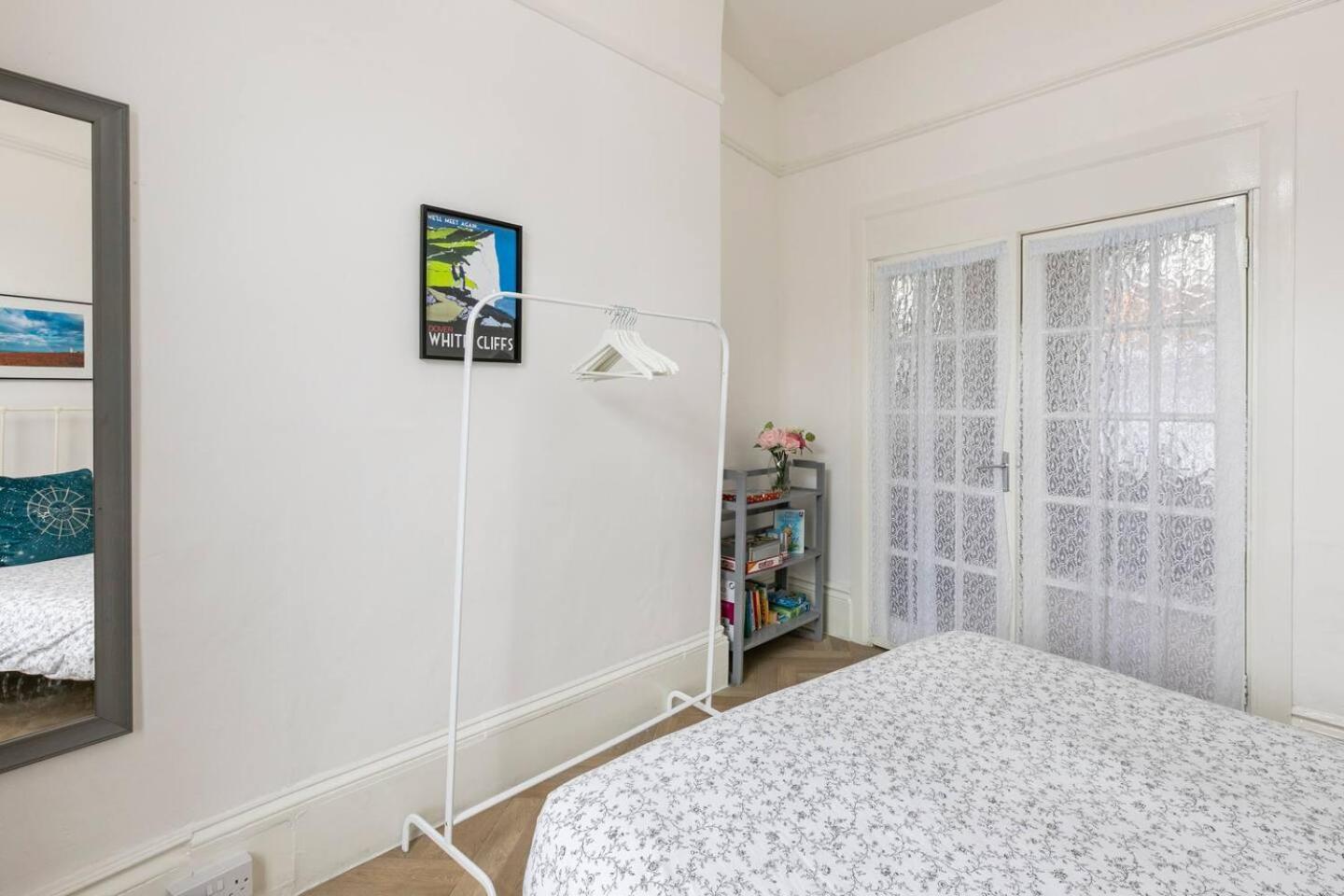 4 Bed Home 3 Mins From Harbour + Sandy Beach Фолькустоун Экстерьер фото