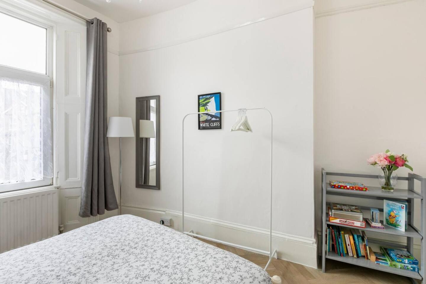 4 Bed Home 3 Mins From Harbour + Sandy Beach Фолькустоун Экстерьер фото