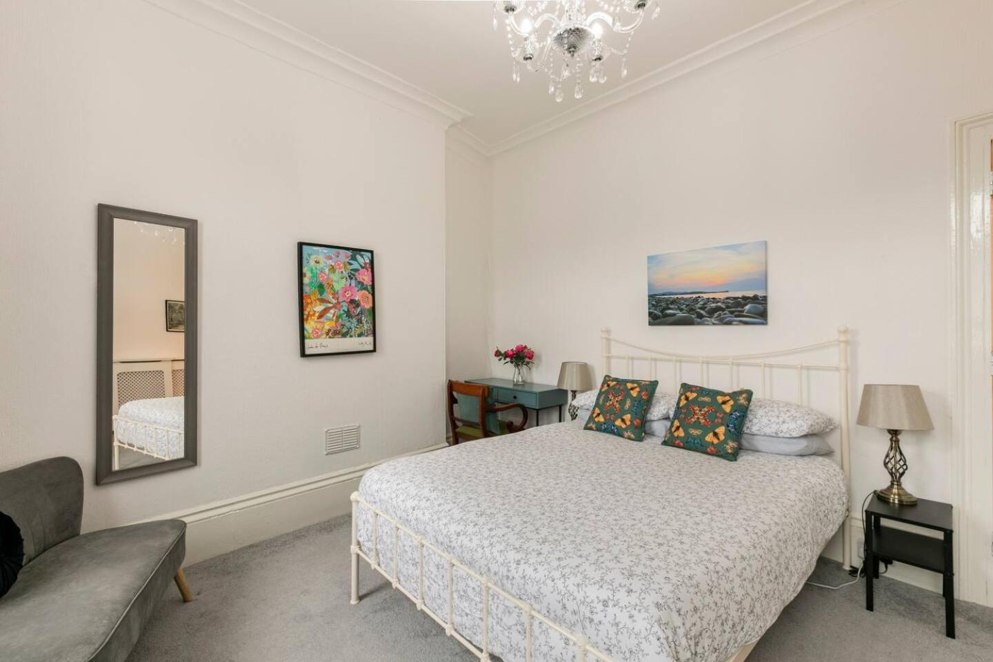 4 Bed Home 3 Mins From Harbour + Sandy Beach Фолькустоун Экстерьер фото