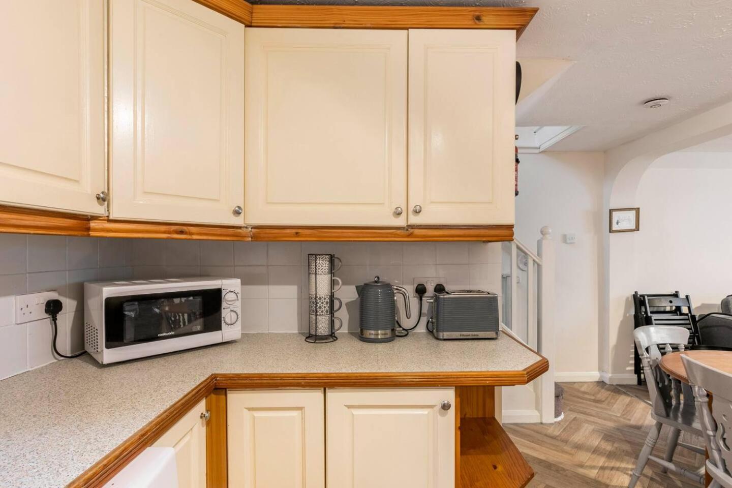 4 Bed Home 3 Mins From Harbour + Sandy Beach Фолькустоун Экстерьер фото