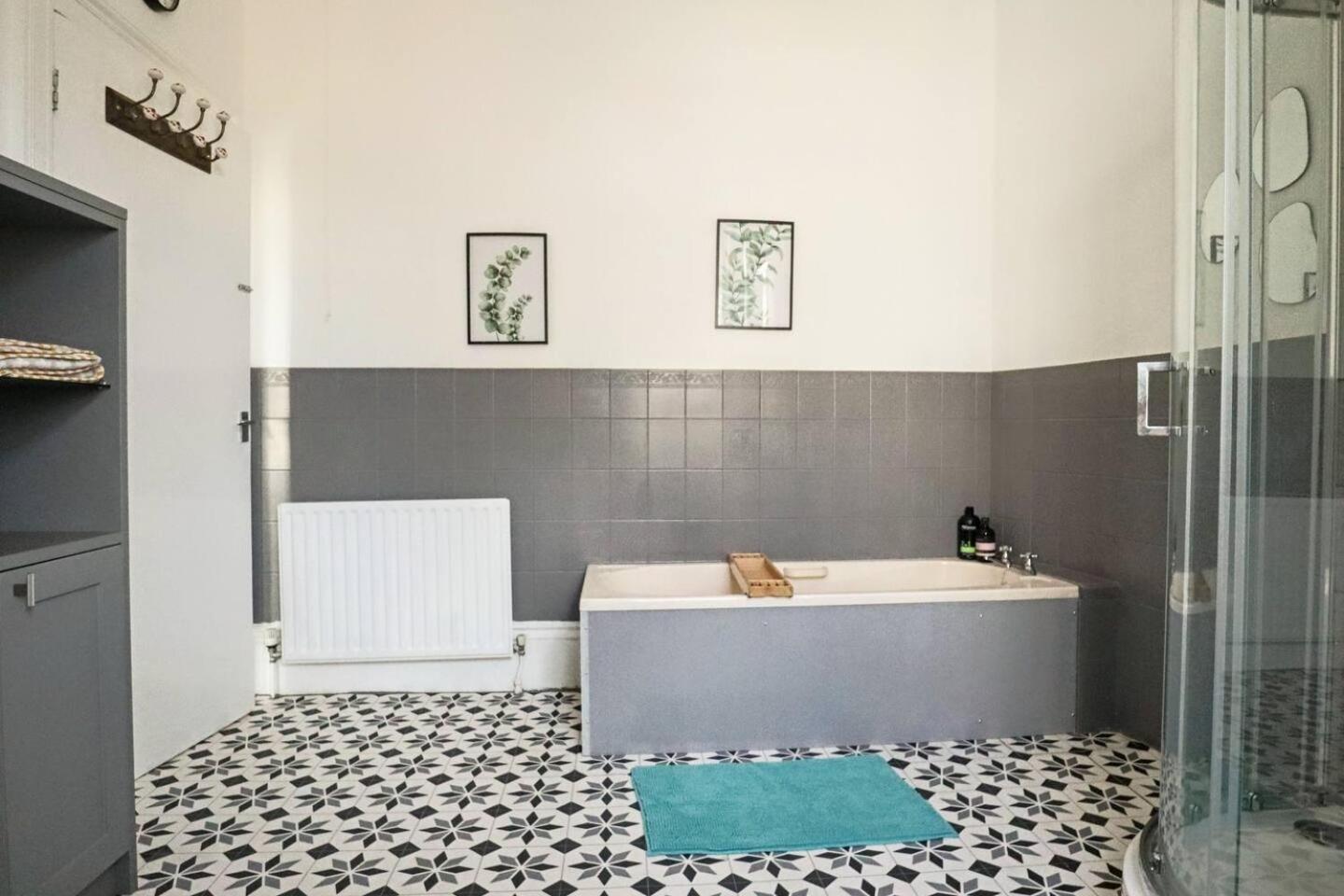 4 Bed Home 3 Mins From Harbour + Sandy Beach Фолькустоун Экстерьер фото