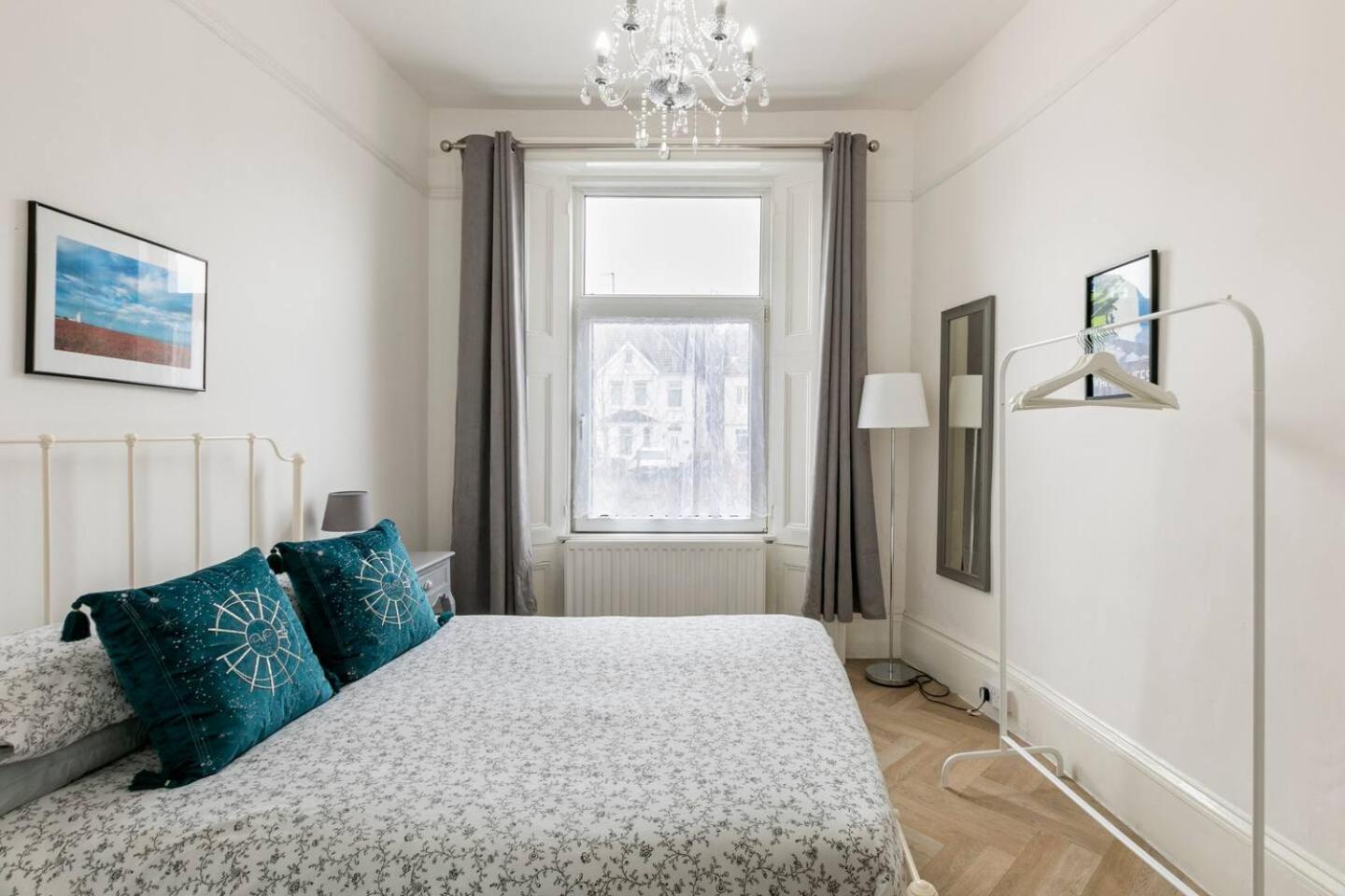 4 Bed Home 3 Mins From Harbour + Sandy Beach Фолькустоун Экстерьер фото