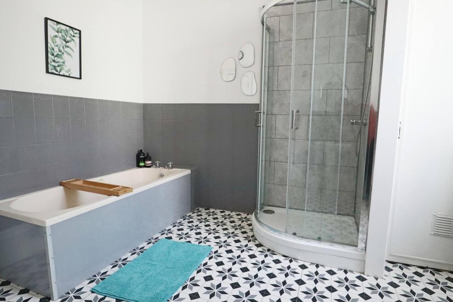 4 Bed Home 3 Mins From Harbour + Sandy Beach Фолькустоун Экстерьер фото