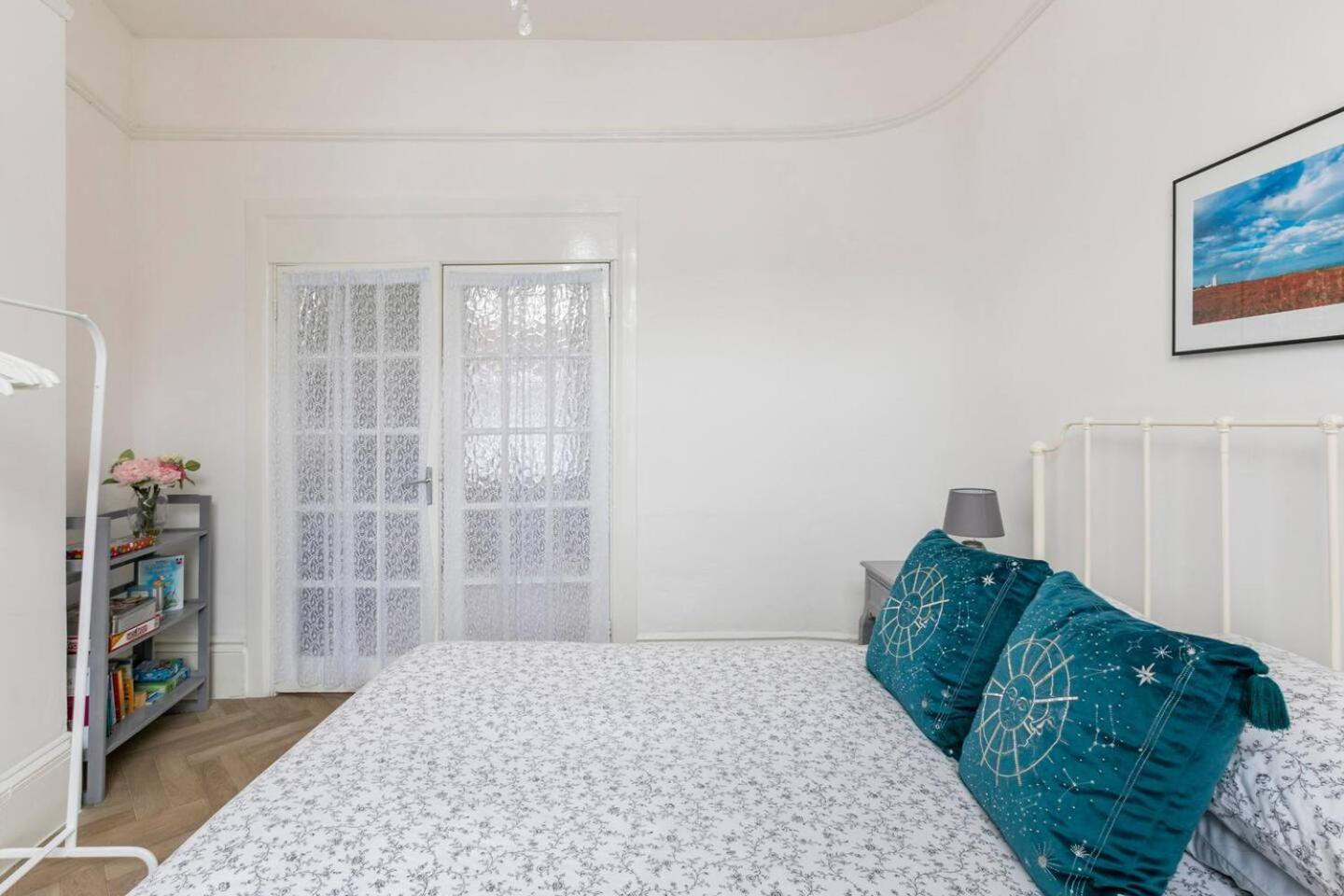 4 Bed Home 3 Mins From Harbour + Sandy Beach Фолькустоун Экстерьер фото
